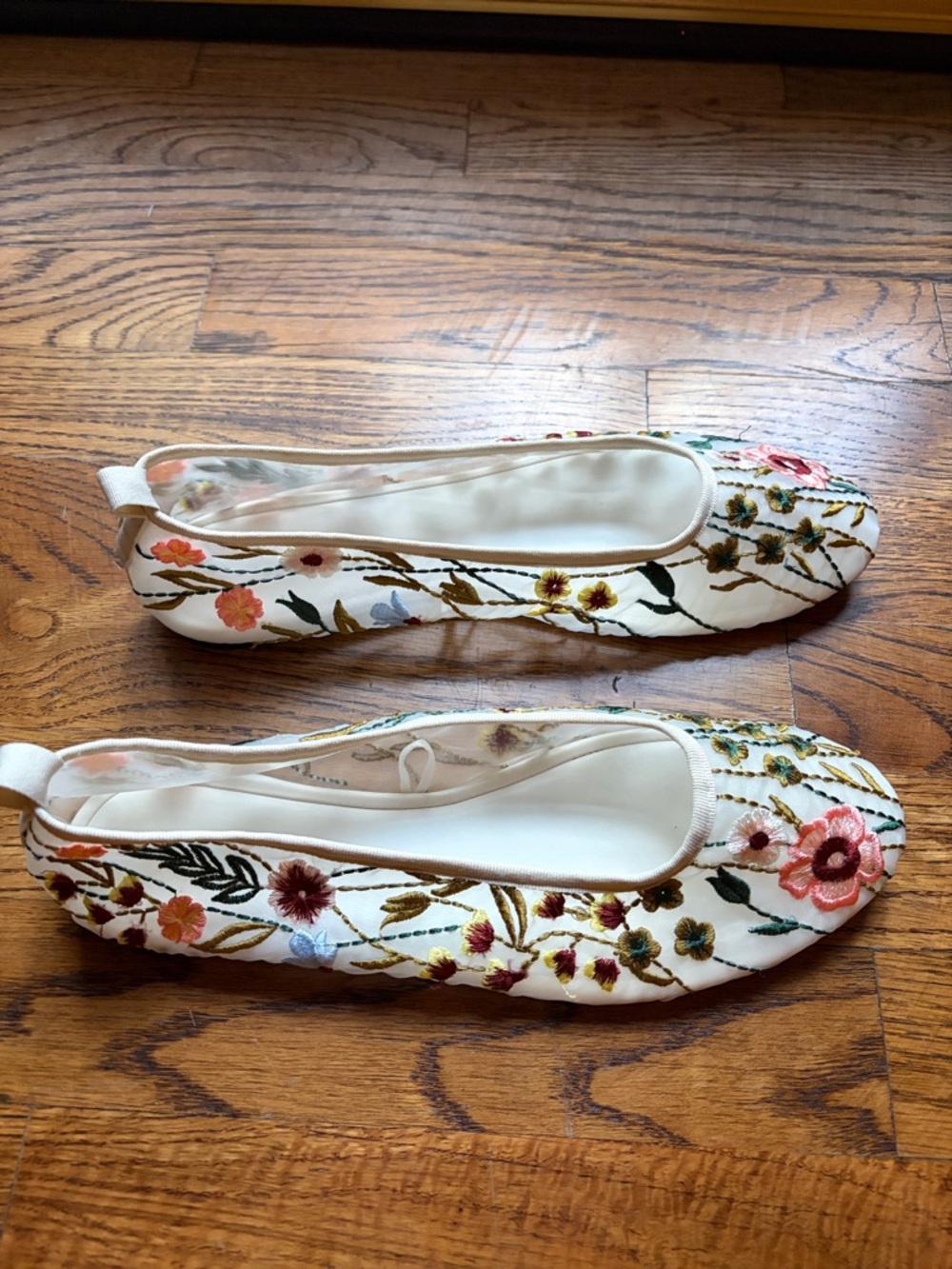 Zara White Floral Embroidered Ballet Flats - Picture 3 of 8